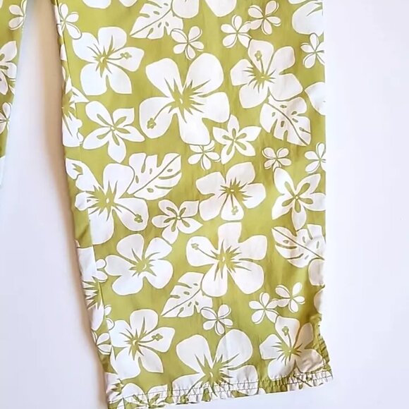 PATAGONIA Green White Floral Hawaiian Flat Front Capri Pants Size 8 Small - Picture 3 of 5